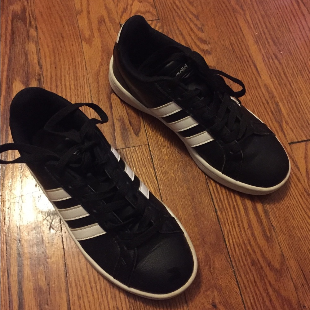 Adidas cloudfoam sneakers! Must go ASAP!